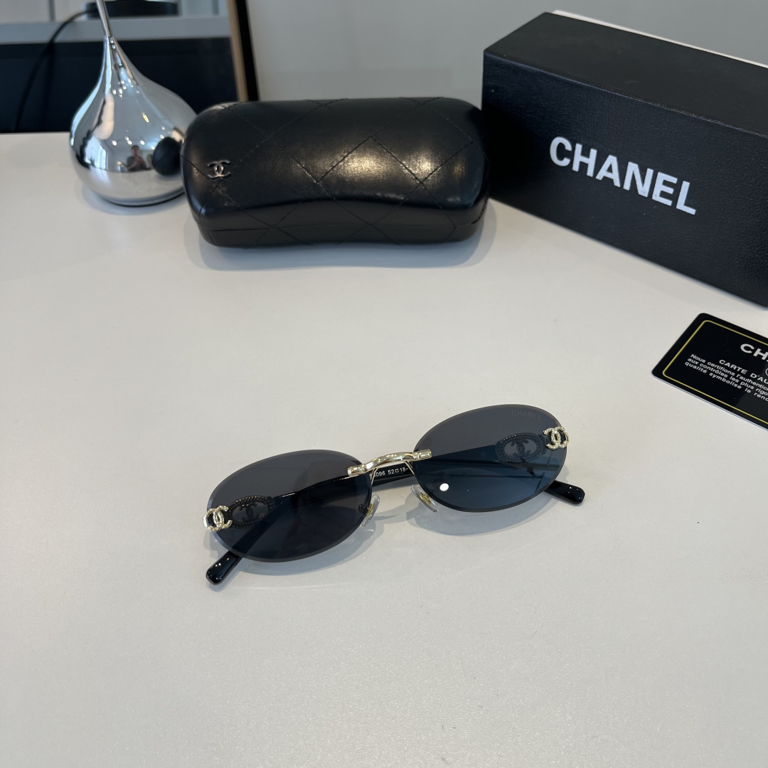Sunglasses - view 4