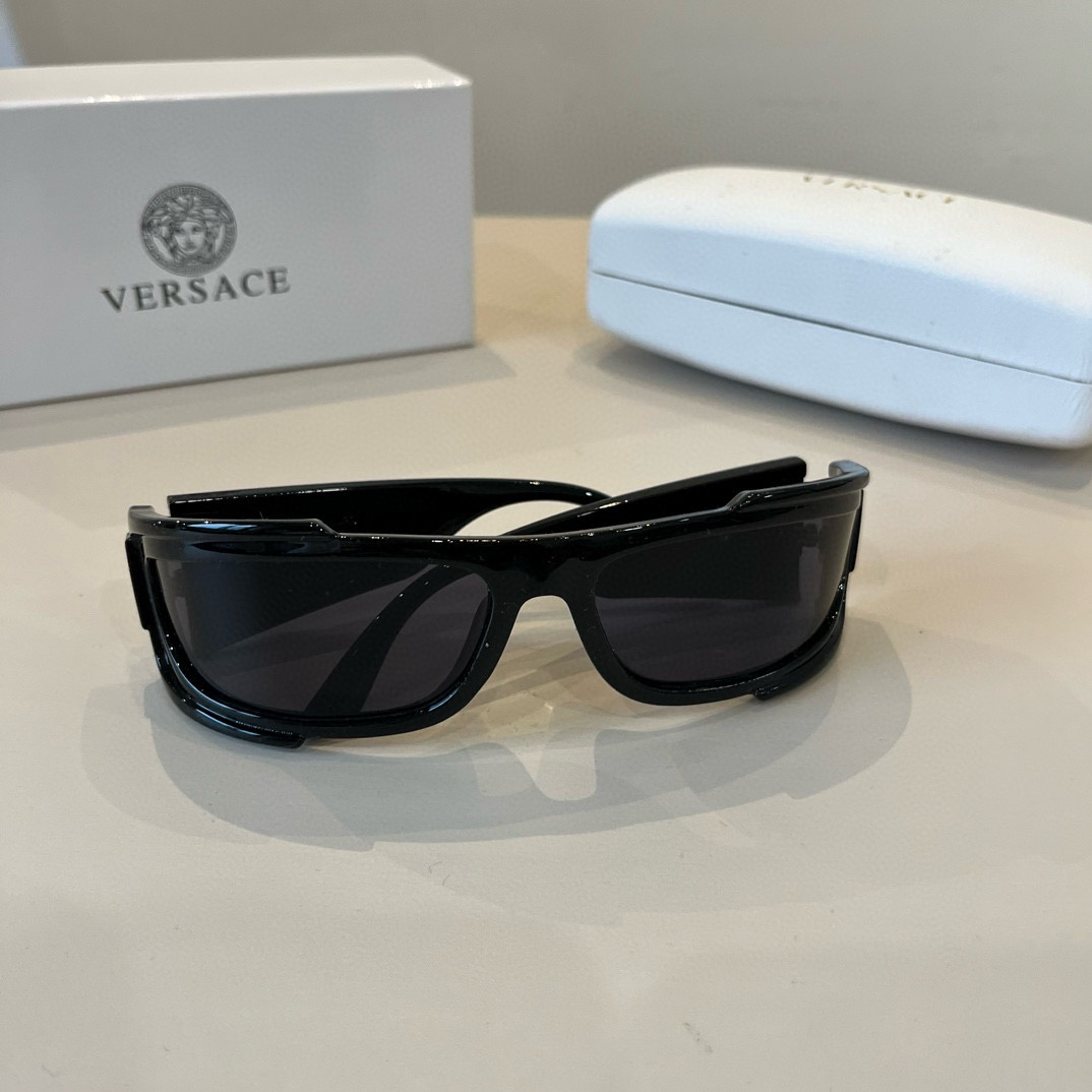 Sunglasses - view 4