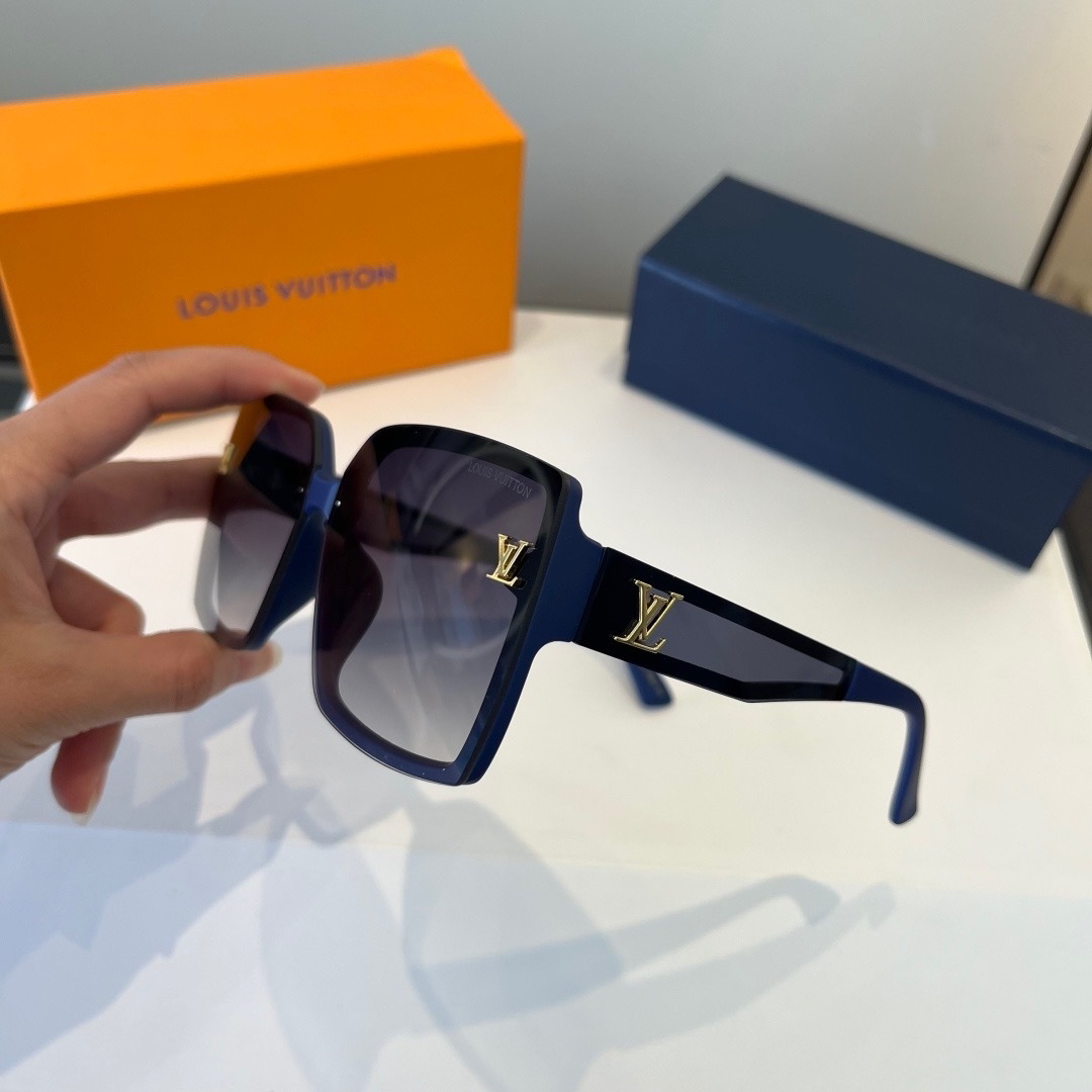 Sunglasses - view 4