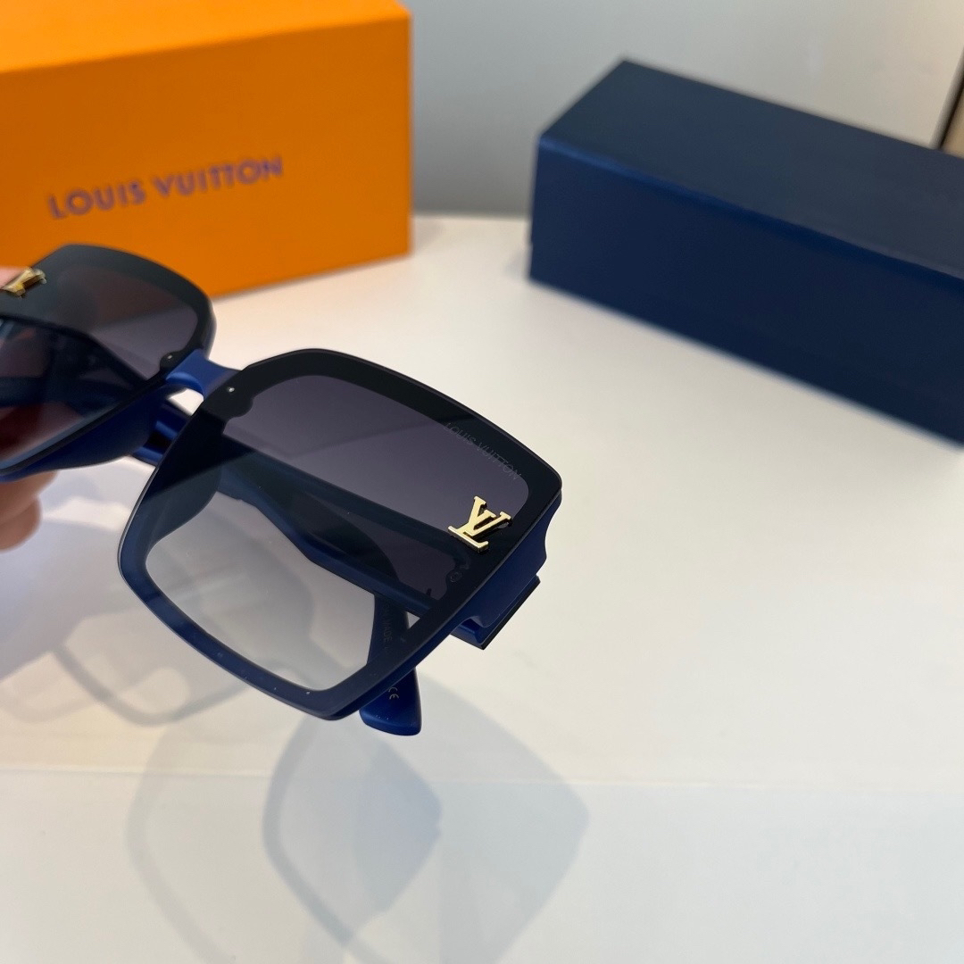 Sunglasses - view 10
