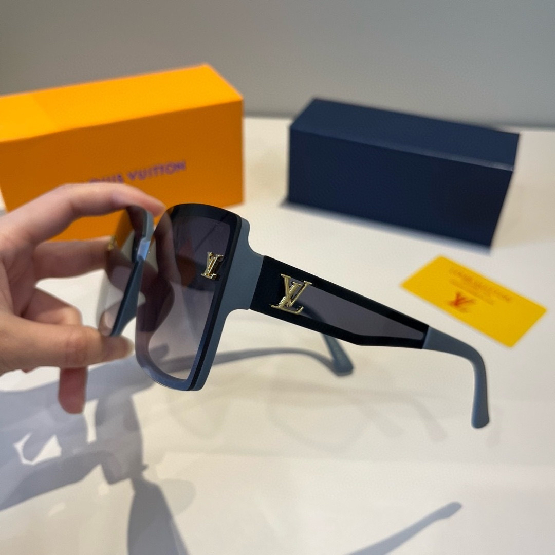 Sunglasses - view 4
