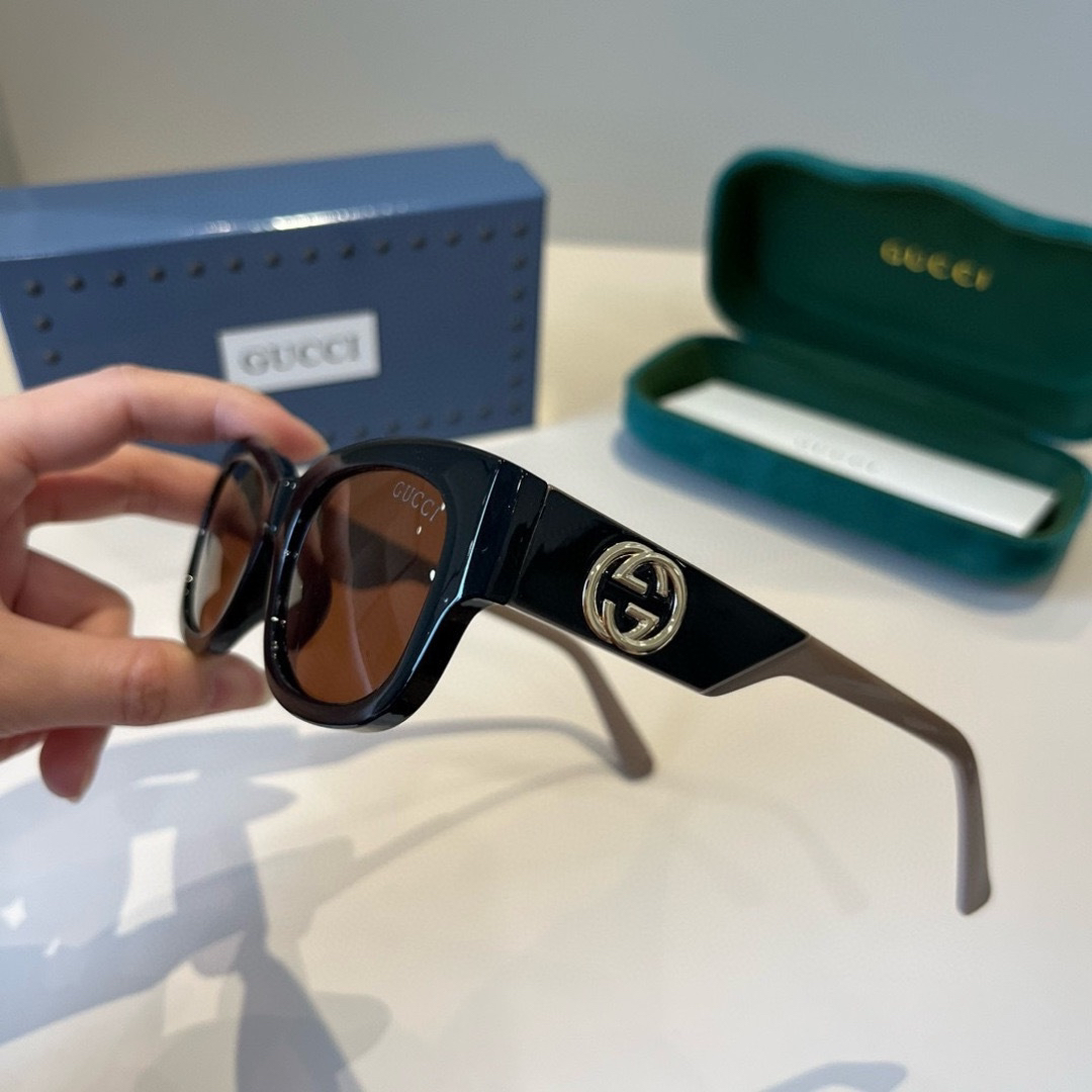 Sunglasses - view 4