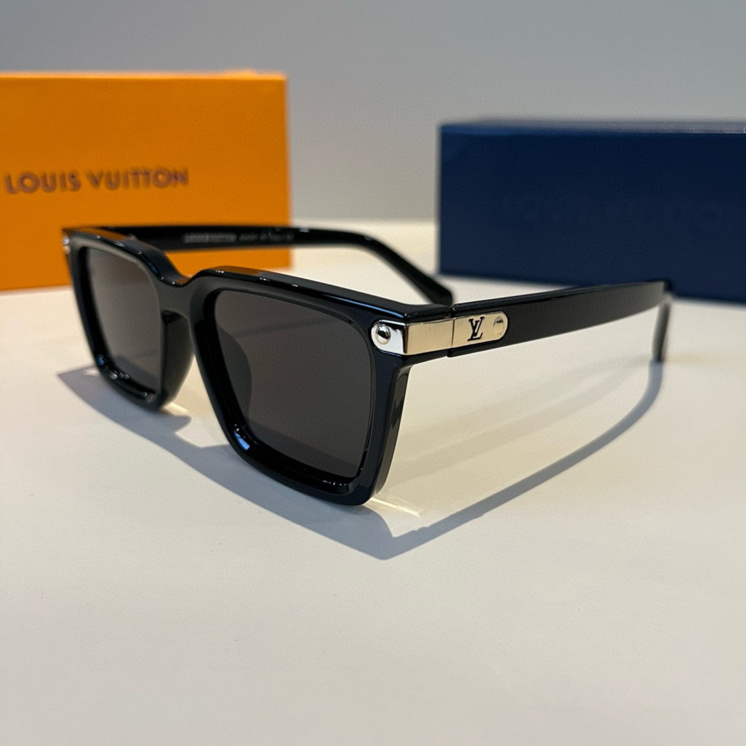 Louis Vuitton Sunglasses - view 3