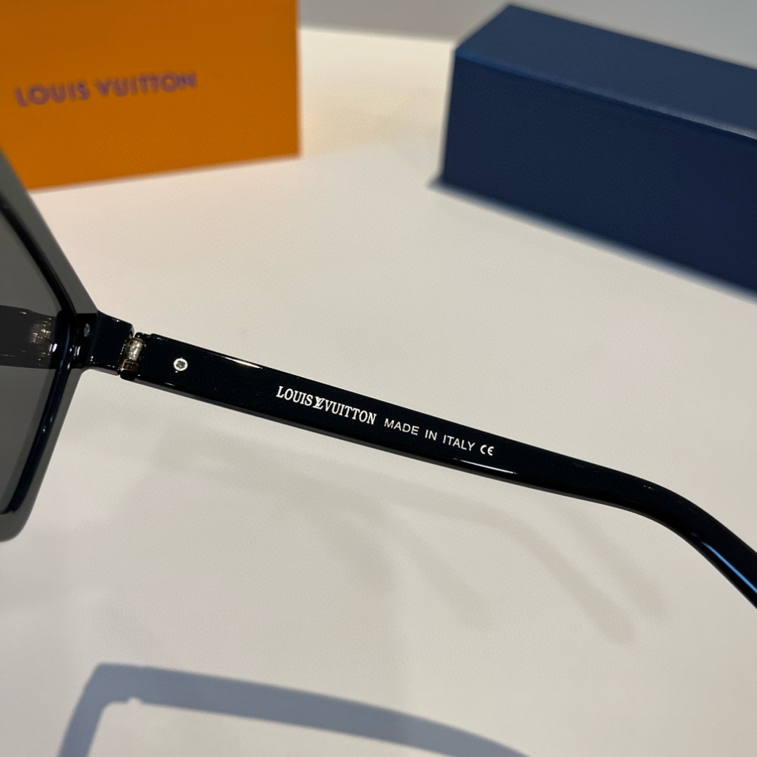 Louis Vuitton Sunglasses - view 9
