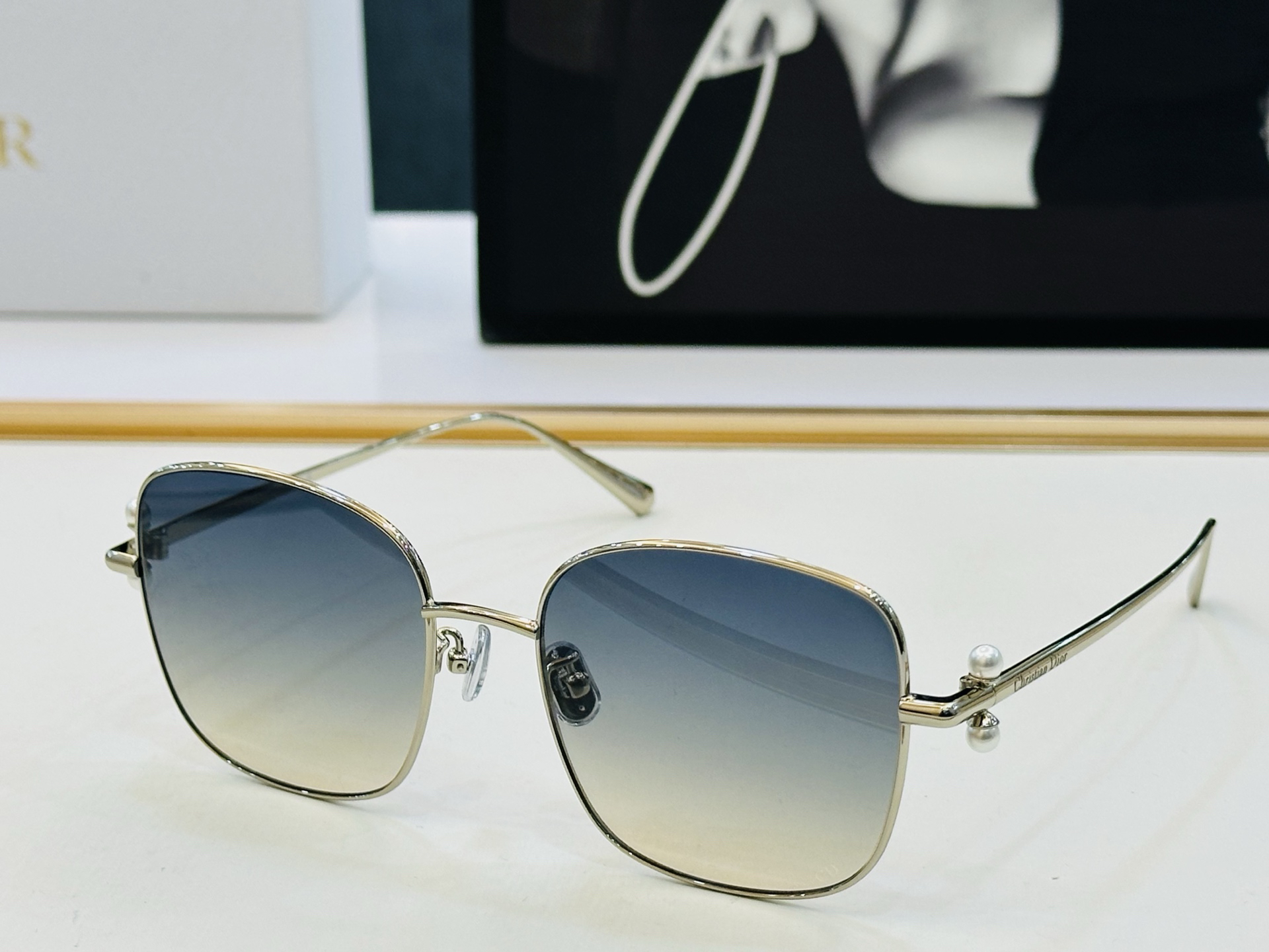 Sunglasses - view 4