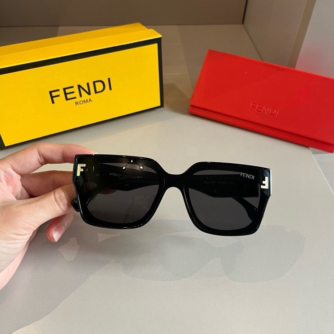 Fendi Sunglasses - view 4