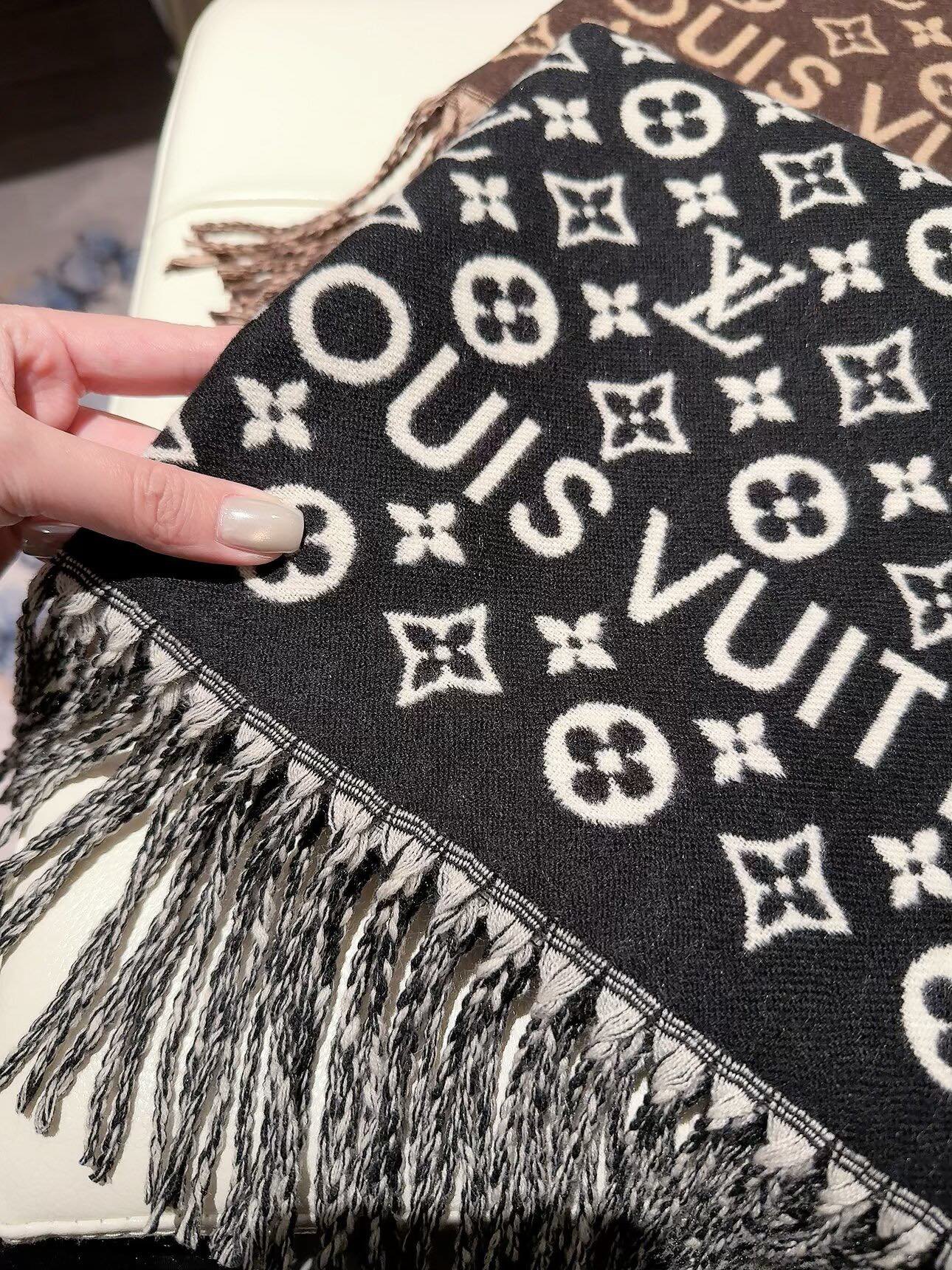 Louis Vuitton Scarf - view 4
