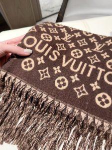 Louis Vuitton Scarf - view 8