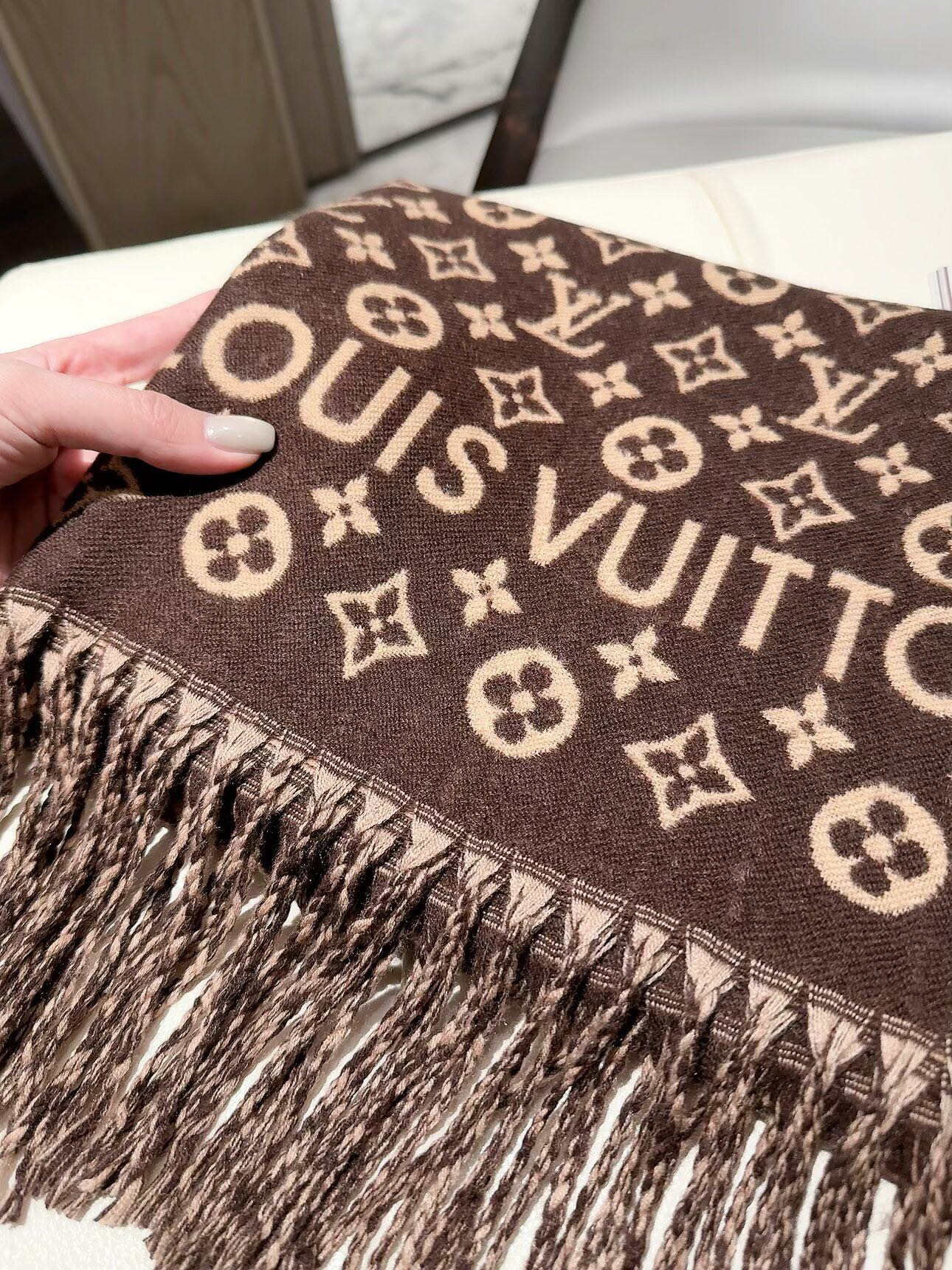 Louis Vuitton Scarf - view 8