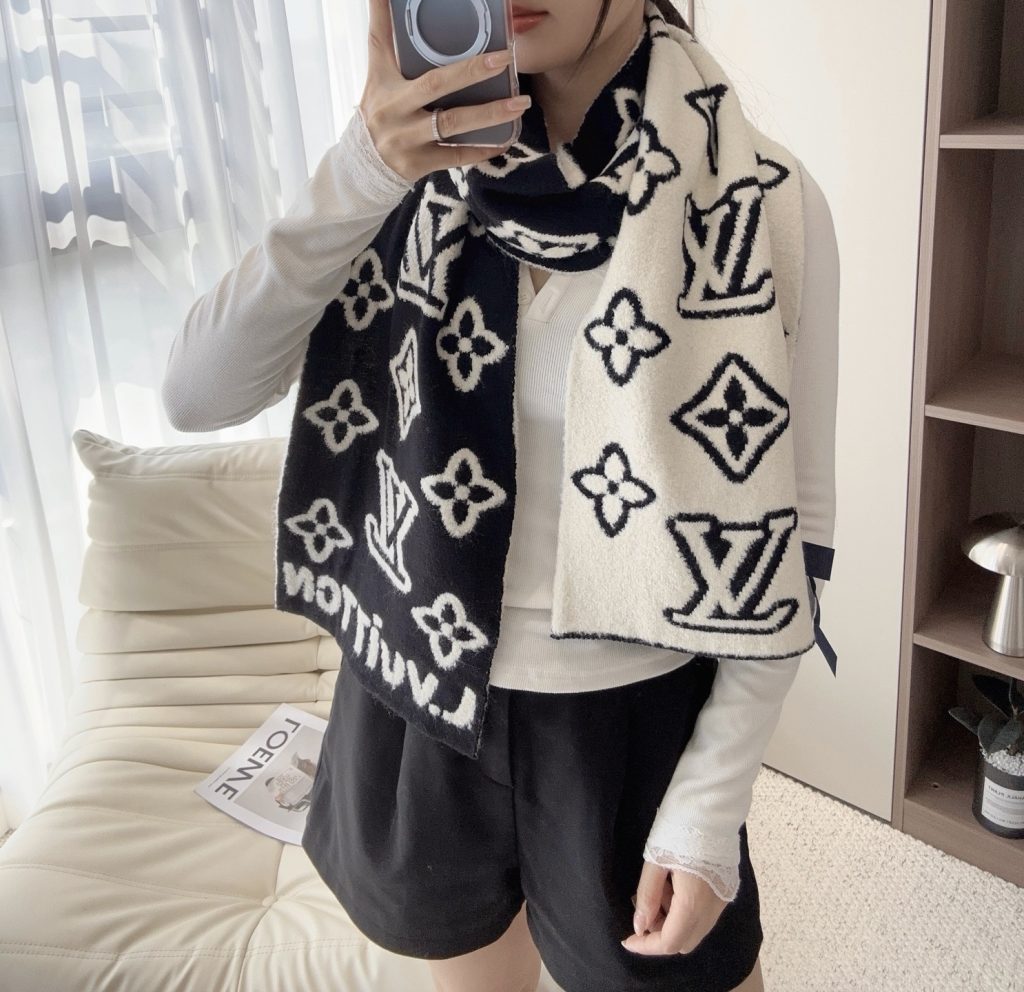 Louis Vuitton Scarf - view 1