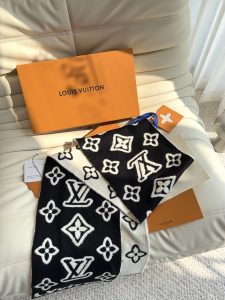 Louis Vuitton Scarf - view 3