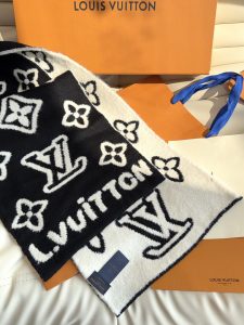 Louis Vuitton Scarf - view 4