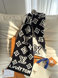 Louis Vuitton Scarf - view 6