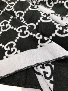 Shawl - view 7