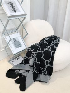 Shawl - view 9