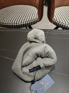 Louis Vuitton Hat - view 12
