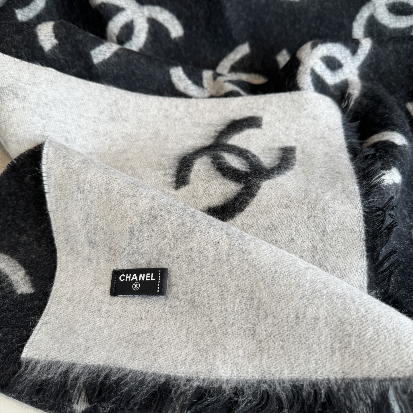 Shawl - view 9