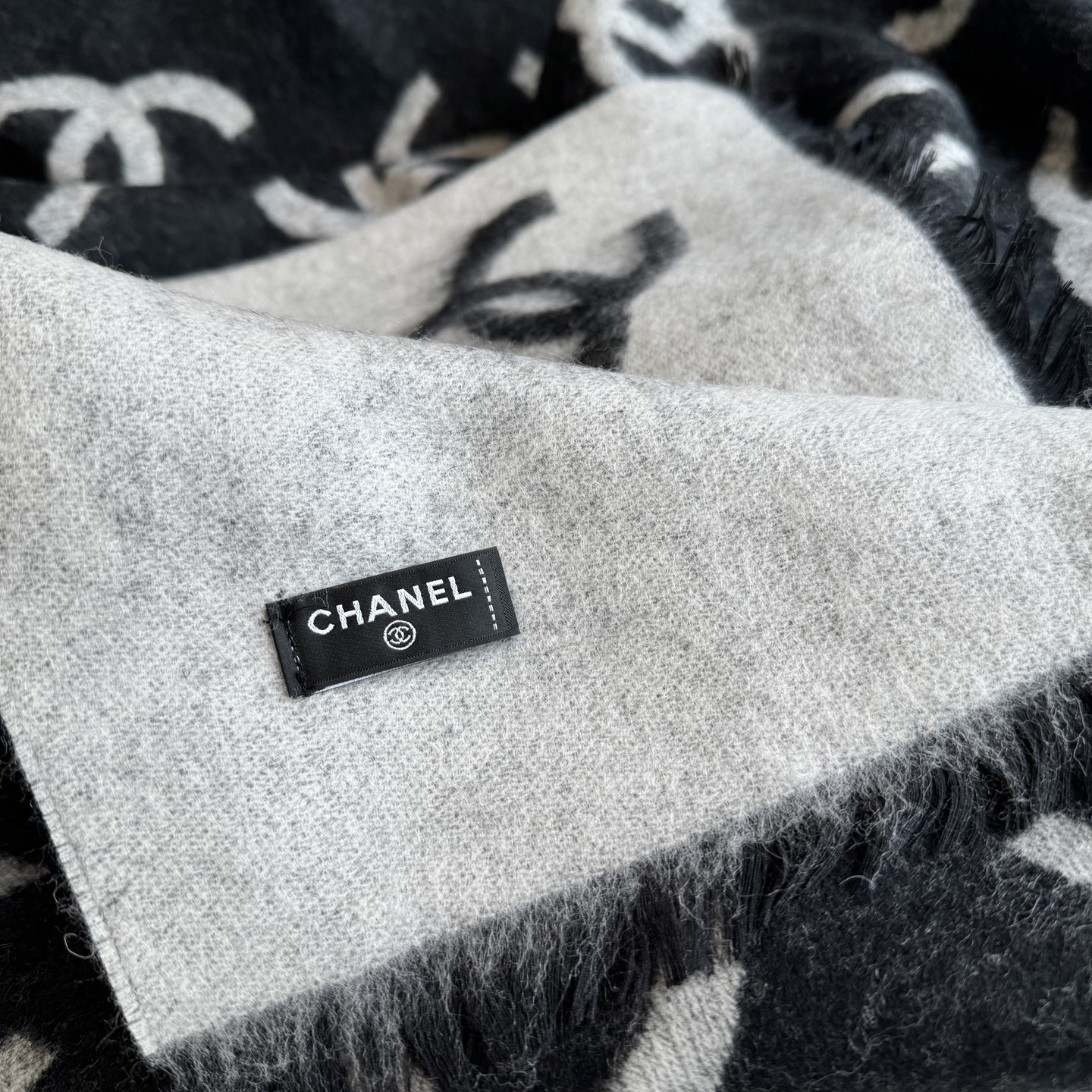 Shawl - view 11