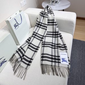 Shawl - view 4
