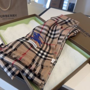 Burberry Shawl - view 9