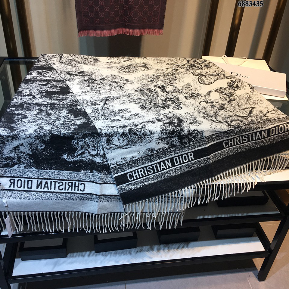 Dior Shawl - view 3