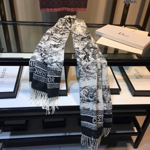 Dior Shawl - view 4