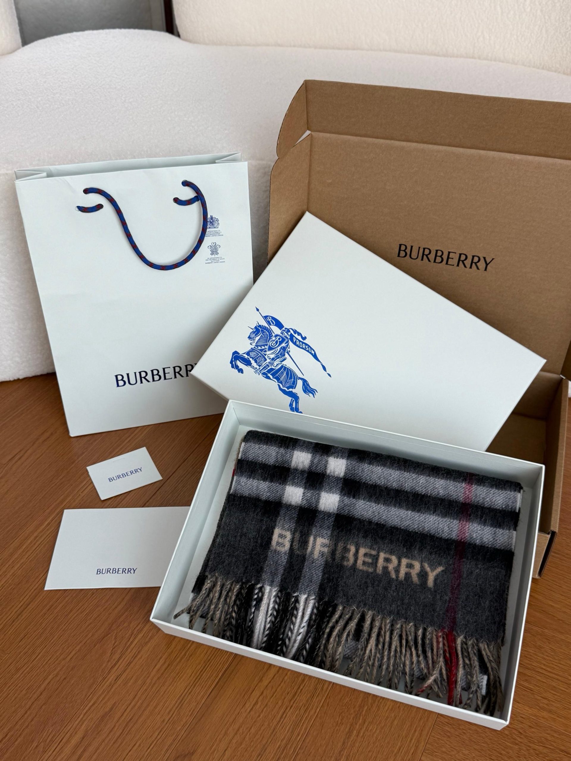 Burberry Shawl - view 7