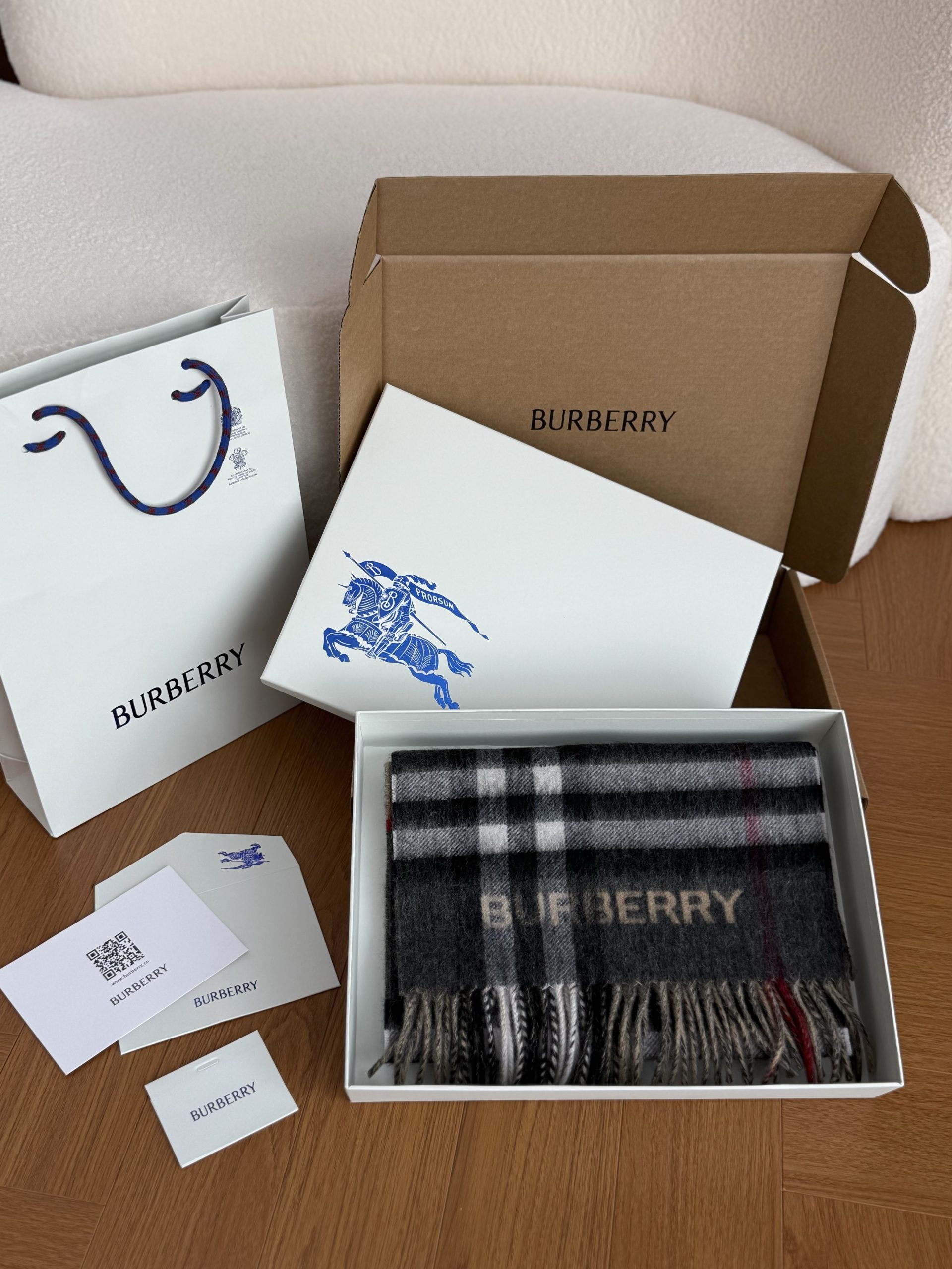 Burberry Shawl - view 9