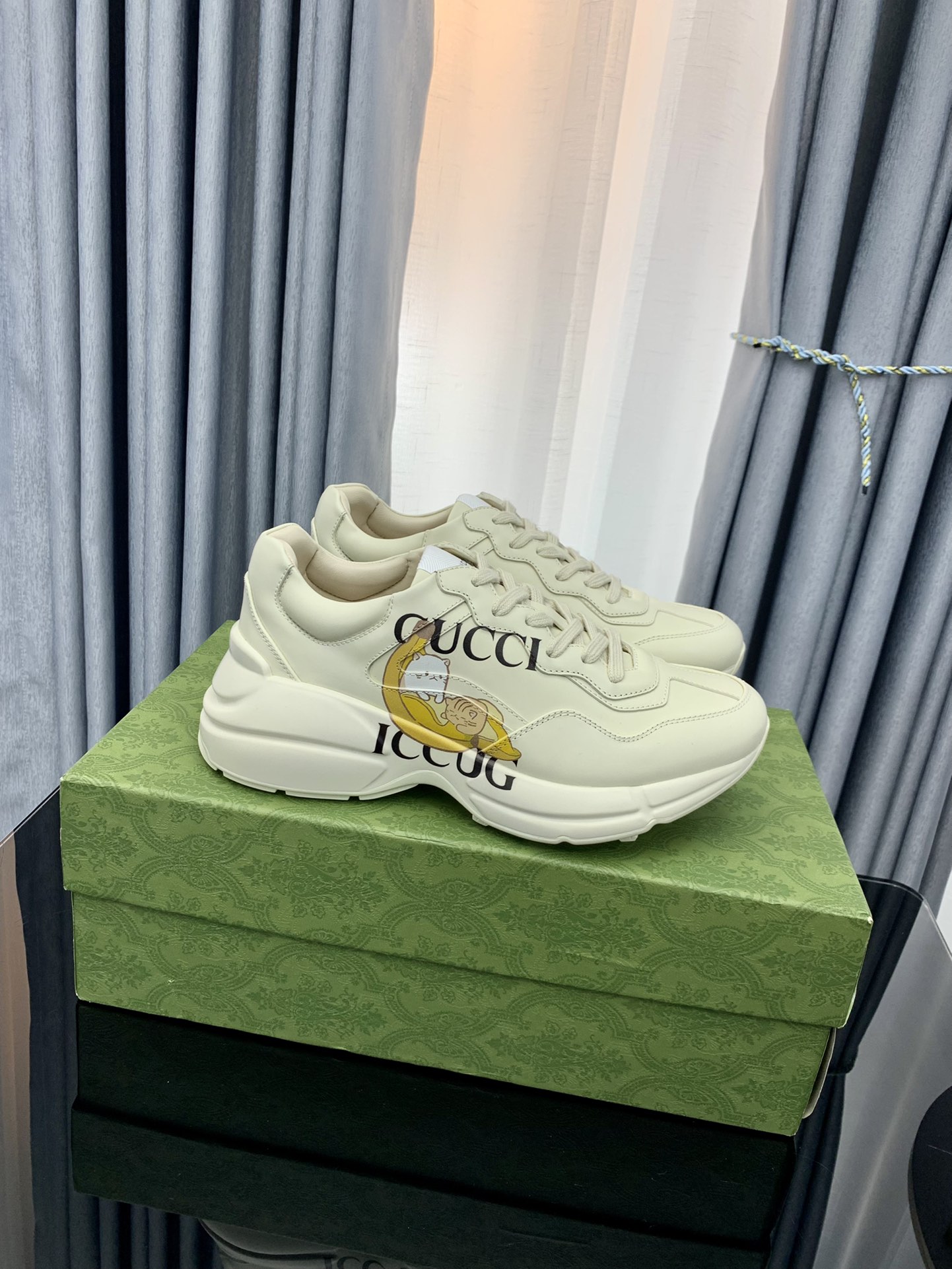 Sneakers - view 1