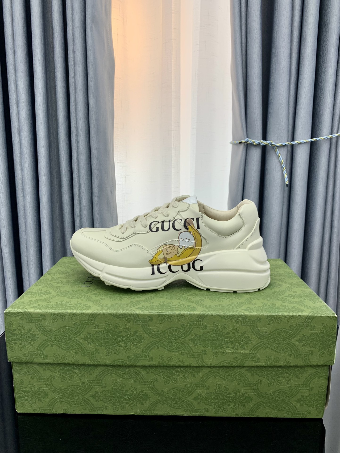 Sneakers - view 2
