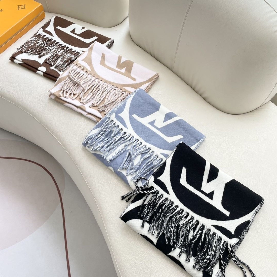Louis Vuitton Scarf - view 2