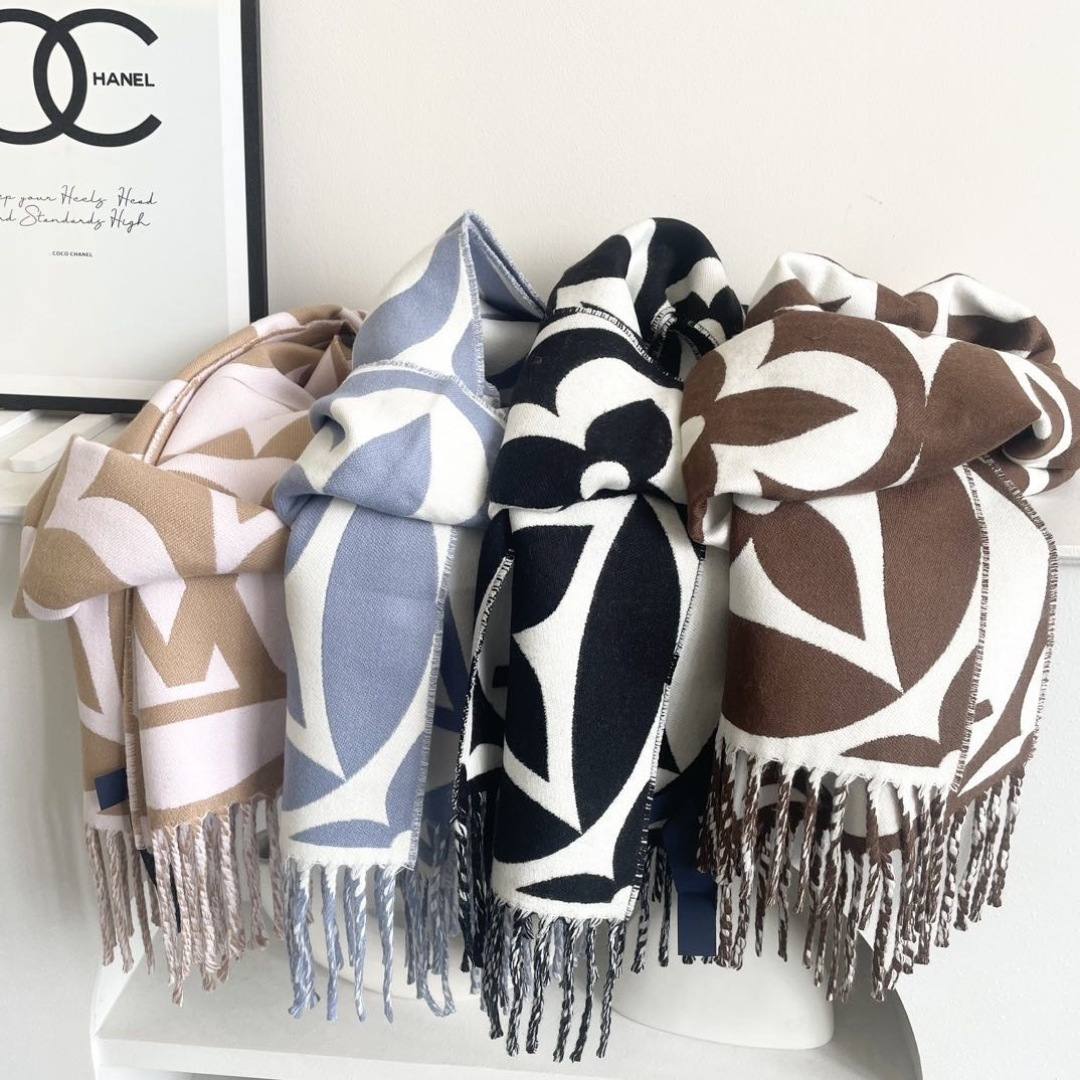 Louis Vuitton Scarf - view 3