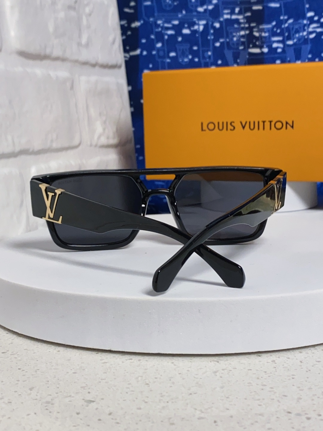 Louis Vuitton Sunglasses - view 3