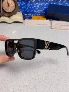 Louis Vuitton Sunglasses - view 6