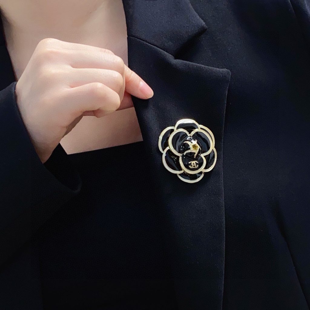 Brooch - view 1