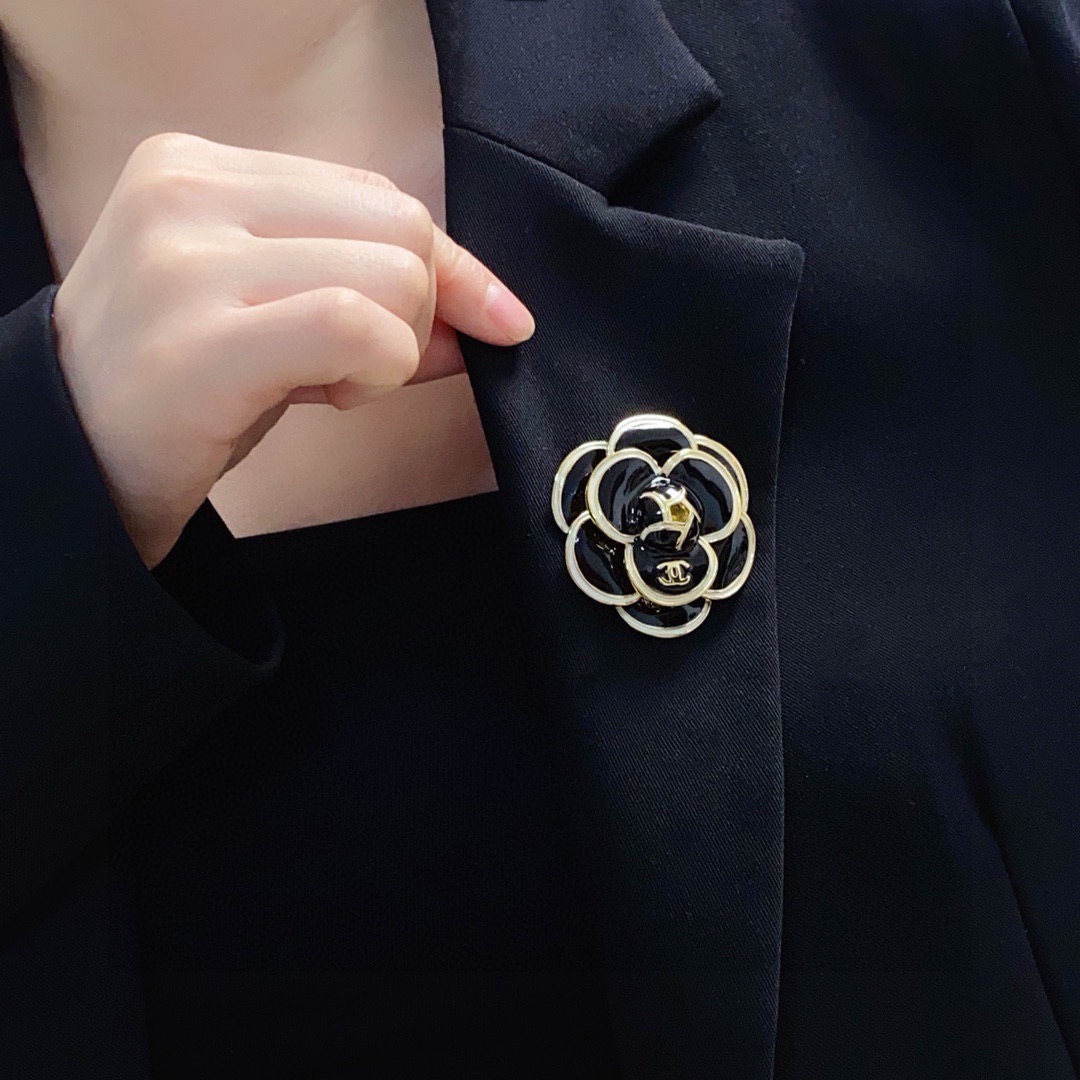 Brooch - view 1