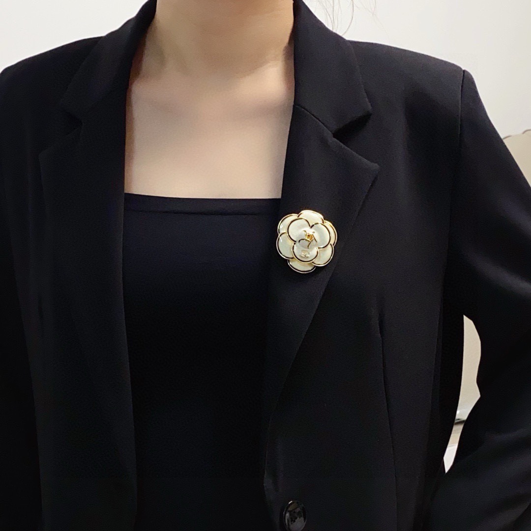Brooch - view 2