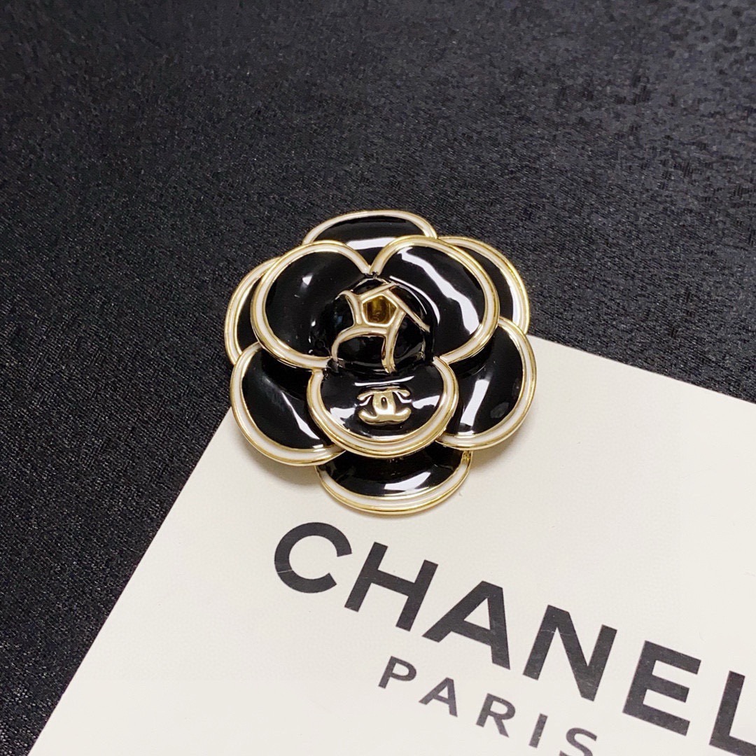 Brooch - view 3