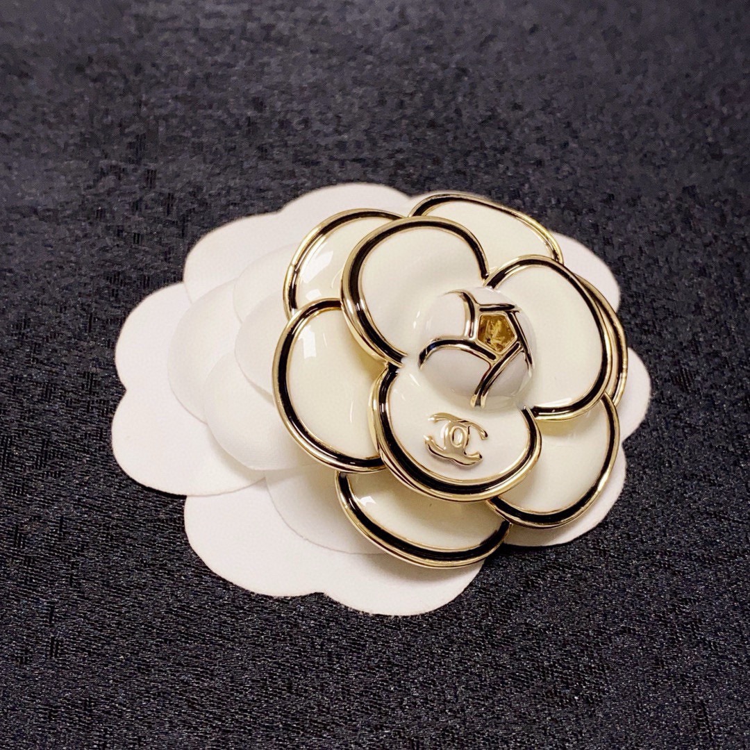 Brooch - view 4