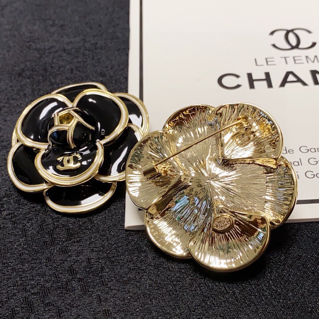 Brooch - view 5