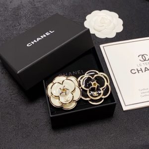 Brooch - view 6