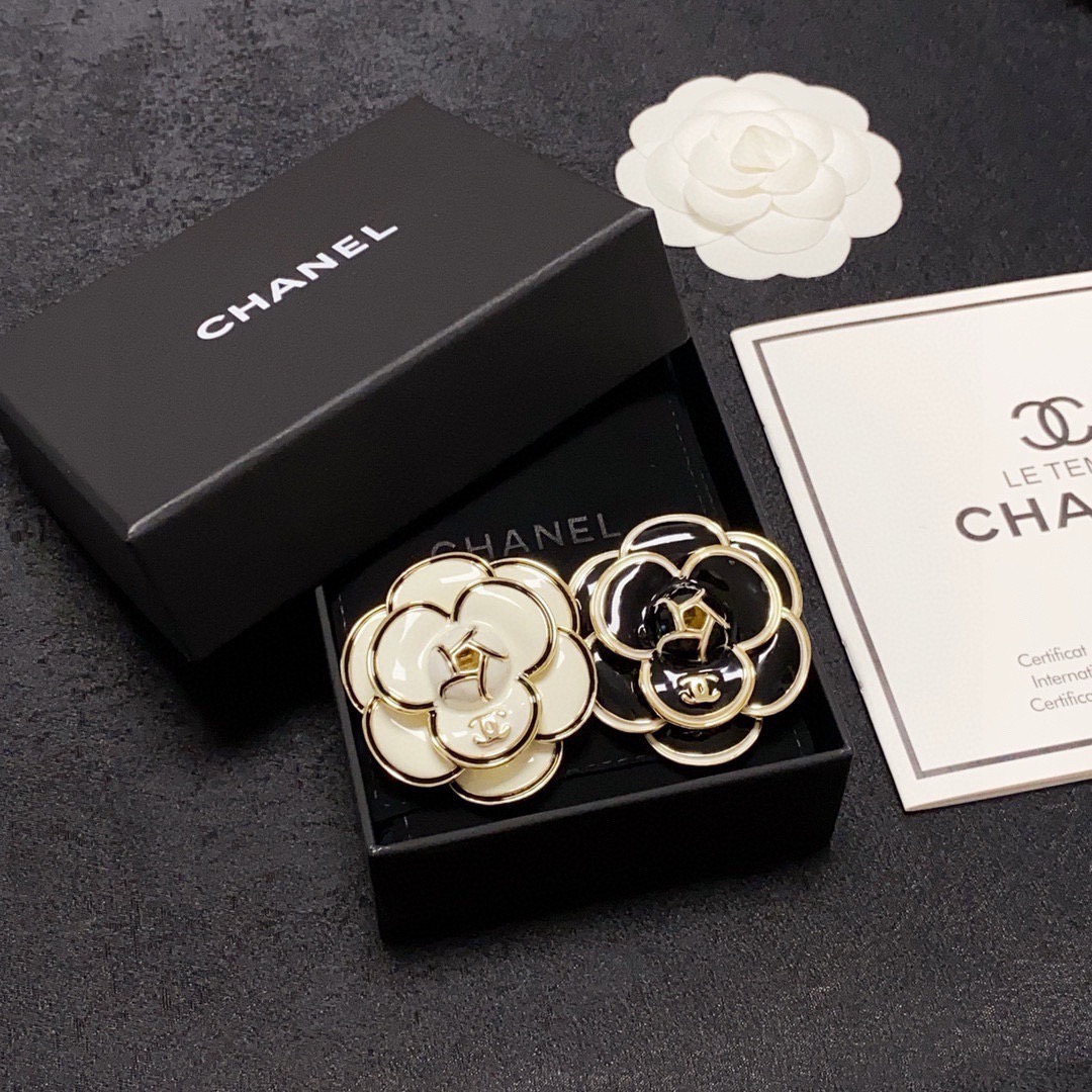 Brooch - view 6