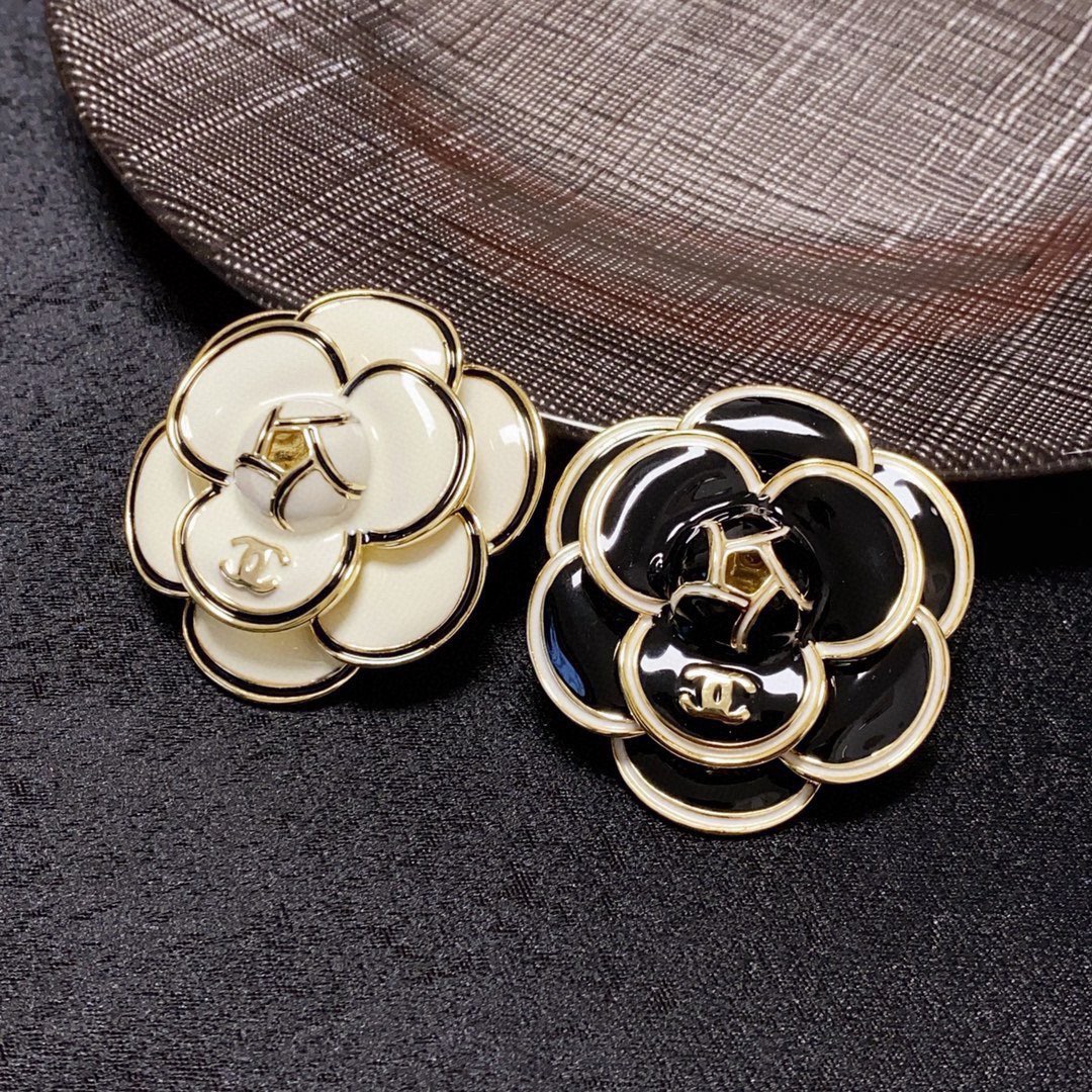Brooch - view 7