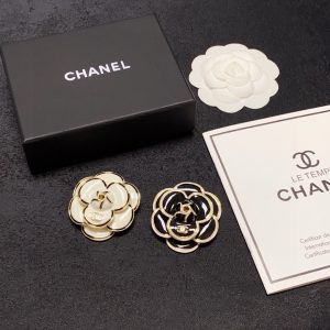 Brooch - view 9
