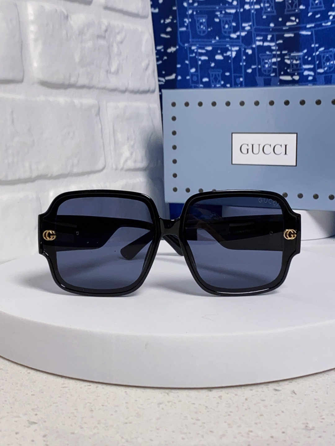 Gucci Sunglasses - view 2