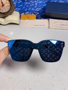 Sunglasses - view 4