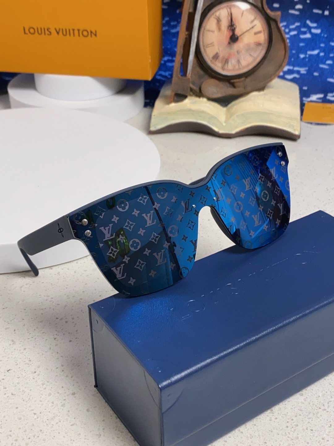 Sunglasses - view 10