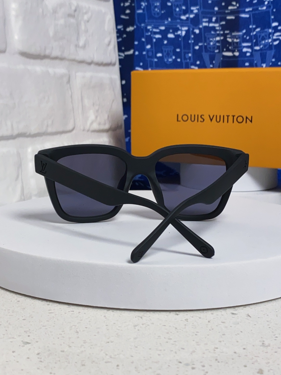Sunglasses - view 3