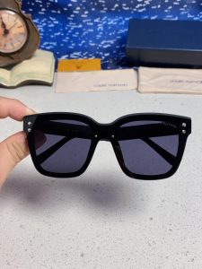 Sunglasses - view 4