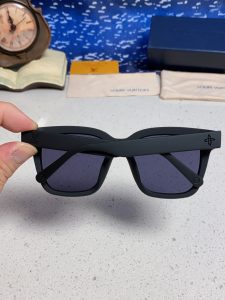 Sunglasses - view 5